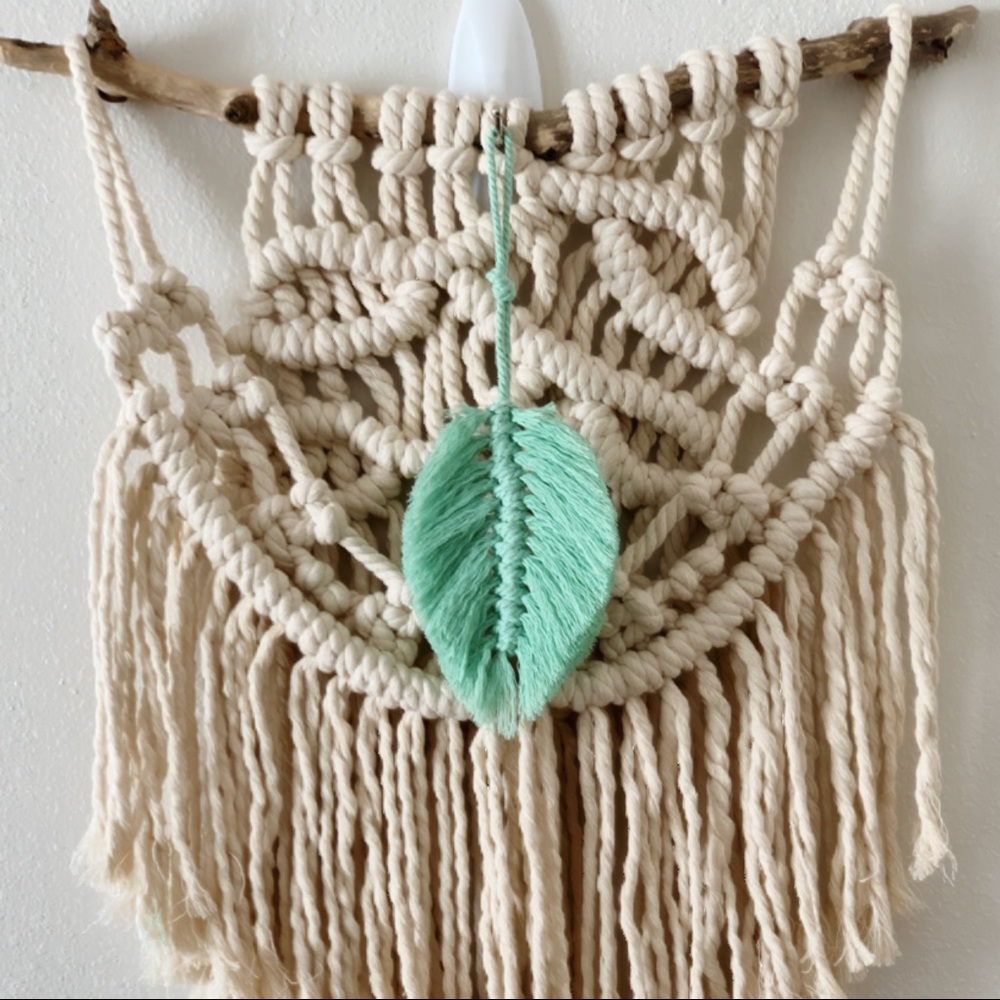 🐚Handmade🐚 Feathery leaf charm - Picture 2 of 2